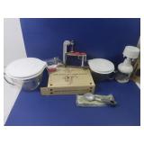 Pampered Chef Lot-Apple Peeler, Battered Bowls-