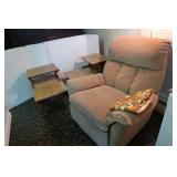 Recliner w/2 End Tables(18x28x23")