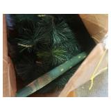 Christmas Tree w/Tree sign decor