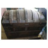 Antique Steamer Trunk missing handles/broken hinge