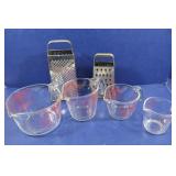 Pyrex Measure Cups&Grater Pyrex Measure Cups&Grater