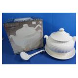 NIB 3qt Swirl Soup Tureen