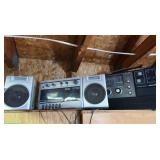 2 Vintage Radios(works),World Star, Multi Band