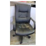 Swivel Office Chair-Good Condtion