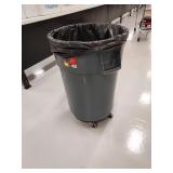 Rubbermaid Brute 44 Gal Trash Can on Casters