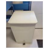 Metal Trash Can w/Lid(foot operated)-30x19x19"