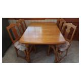 Oak Kitchen Table w/4 Chairs w/Pads
