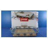 NIB Pyrex w/Snowflake Tray