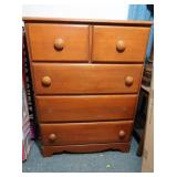 Vintage 5 Drawer Dresser (missing 2 knobs)
