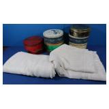 Tins, Curtains