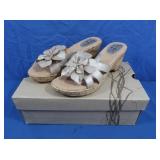 NIB  Born Sweet Pea Wedges-Sz 8