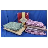 Tablecloths-70" round & 48x60"