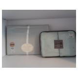 NIP Bed Linens-Queen Duvet & 2 Shams, 2 Standard