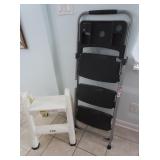 2 Collapsible Step Ladders