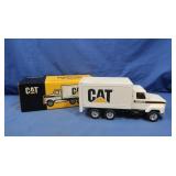NIB CAT Caterpillar Delivery Truck Series 1:25