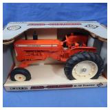 NIB Allis Chalmers D-19 Tractor 1:16 Scale