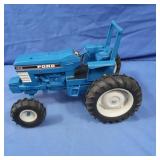 NIB Ford 7710 Tractor 1:16 Scale