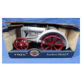 NIB Fordson Model F Tractor 1:16 Scale