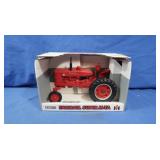NIB Case IH Farmall Super M-TA Tractor 1:16 Scale