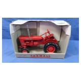 NIB International Farmall 140 Tractor 1:16 Scale