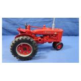 NIB Farmall Super M-TA 1:16 Scale