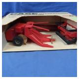 NIB Case International Forage Harvester 1:16 Cale