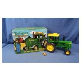 NIB John Deere 4520 Tractor 1:16 Scale