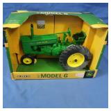 NIB John Deere 1947 Model G Tractor 1:16 Scale