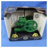 NIB John Deere Model "E" Gas Engine 1:16