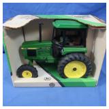 NIB John Deere 2755 Utility Tractor 1:16 Scale