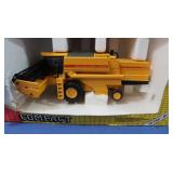 NIB New Holland TX-34 Combine Harvester 1:42