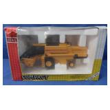 NIB New Holland TX-34 Combine Harvester 1:42