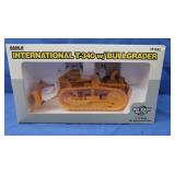 NIB International IH T-340 Tractor w/Bull Grader