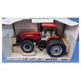 NIB Case IH Maggum MX220 Tractor 1:16 Scale