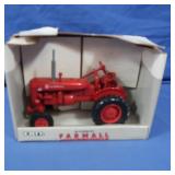 NIB McCormick Farmall Super Tractor 1:16 Scale