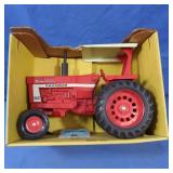 NIB International 1066 Tractor 1:16 Scale