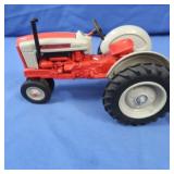 NIB Ford 981 Select-o-Speed Tractor 1:16 Scale