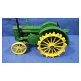 NIB John Deere 1953 Model "D" Tractor 1:16 Scale