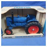 NIB Fordson Super Major Tractor 1:16 Scale