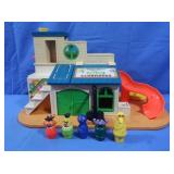 Sesame Street Play House & Dolls 17x10Wx10"H