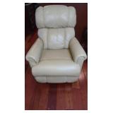 La-Z-boy Cream Leather Recliner 33Wx38Dx40"H