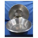 Extra lg Mixing Bowls-1 missing handle