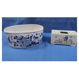 Vintage Williamsburg Restoratin Delft Floral Vase