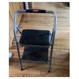 Rubbermaid 2-step Folding Step Stool 29x18"