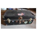 Vintage Foot Locker w/drawers (rusty in some