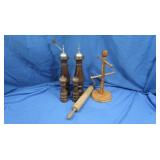 Wooden Kitchen Lot-S&P Grinders, Mug Stand