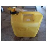 Plastic 5 Gallon Diesel Fuel Can with Liquid