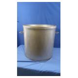 Large Metal Pot w/handles