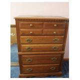 Broyhill Chest of Drawers(5 Drawers) 34x18x48"