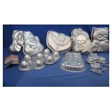 9 Cake Molds Includes Goofy